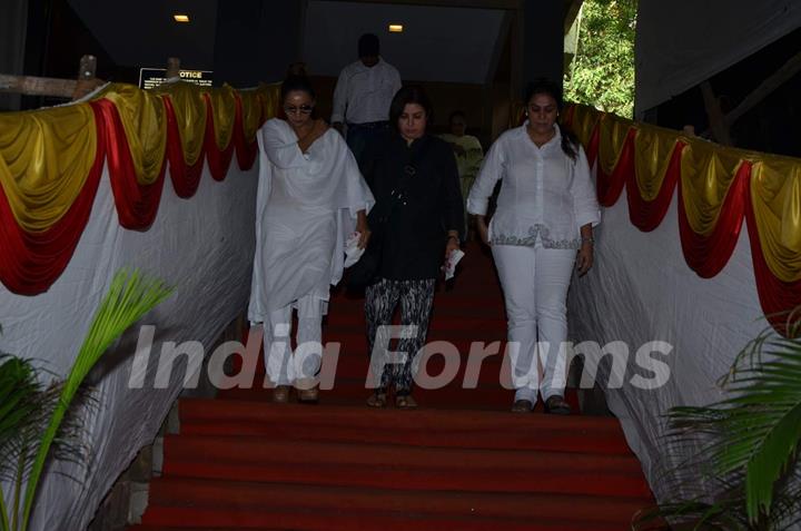 Gauri Khan and Farah Khan Snapped at Prayer Meet of Mahesh Dada