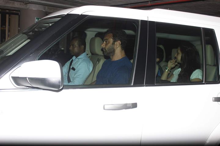 Sohail Khan was snapped with Family at International Airport while returning from a holiday