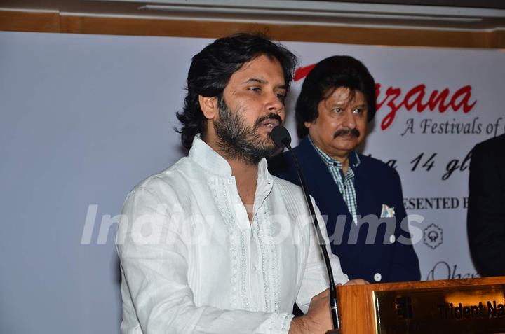 Javed Ali interacts with the audience at Khazana Festival