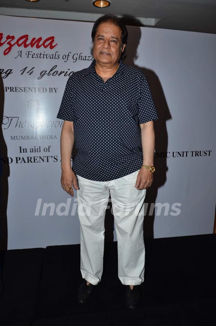 Anup Jalota poses for the media at Khazana Festival