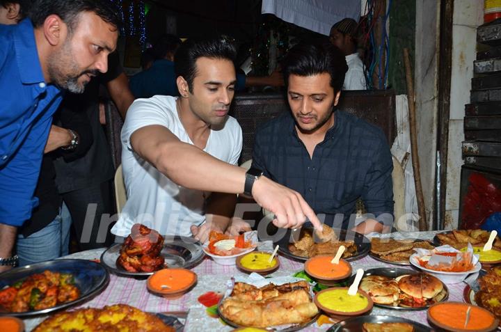 Riteish Deshmukh and Pulkit Samrat were snapped relishing delicacies at Mohammed Ali Road