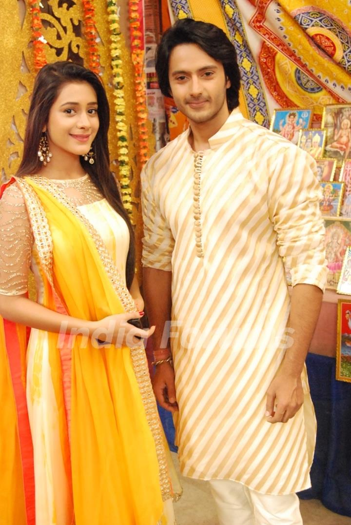 Dhruv Bhandari and Hiba Nawab on The Sets of Tere Sheher Mein