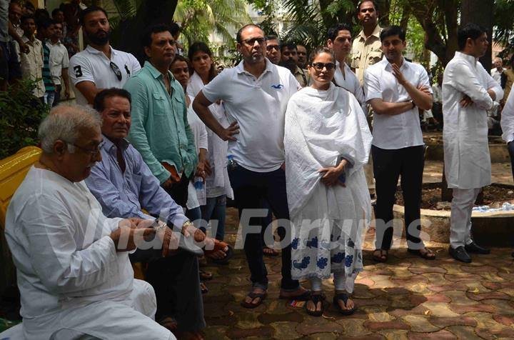 Salim Khan, Alvira Khan and Atul Agnihotri at Salman's Friend's Father's Funeral