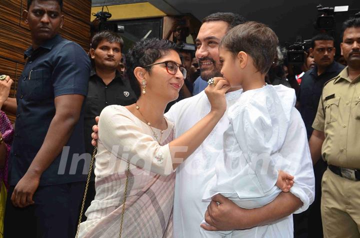 Kiran Rao and Aamir Khan Celebrates Eid With Media