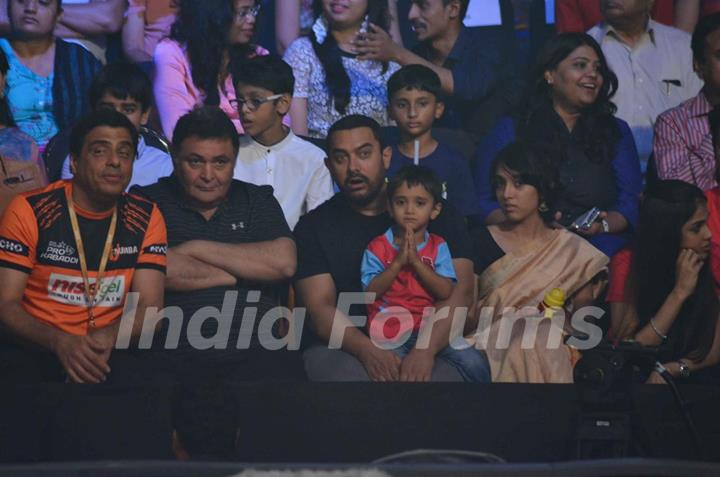 Ronnie Screwvala, Rishi Kappor and Aamir Khan Watch the Kabaddi Match