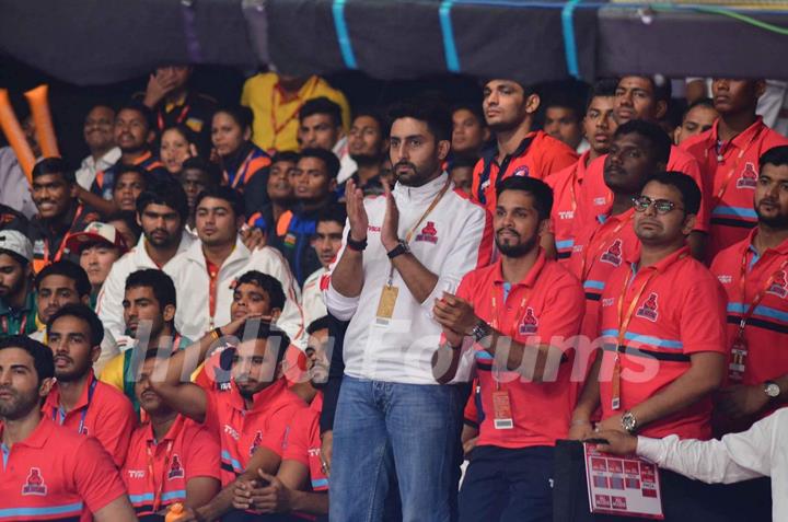 Abhishek Bachchan at Pro Kabaddi - First Match