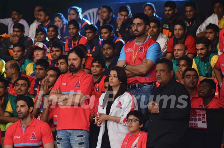 Aishwarya, Abhishek and Sanjay Gupta at Pro Kabaddi Launch