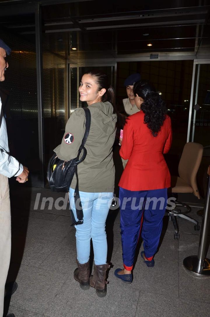 Alia Bhatt smiles for the camera at Airport