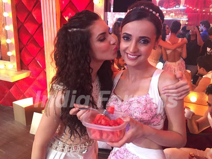 Sanaya Irani and Scarlett Wilson on the Sets of Jhalak Dikhla Jaa 8