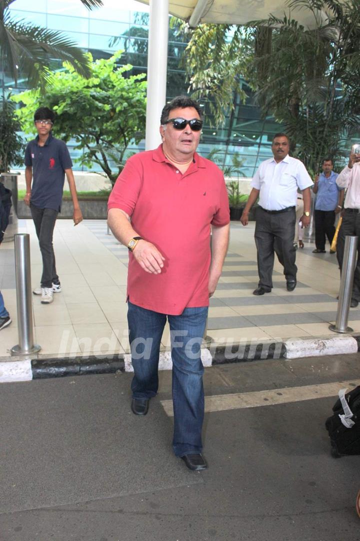 Rishi Kapoor Snapped at Airport