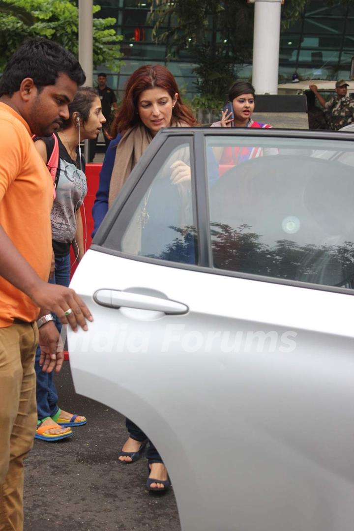 Twinkle Khanna Snapped at Airport