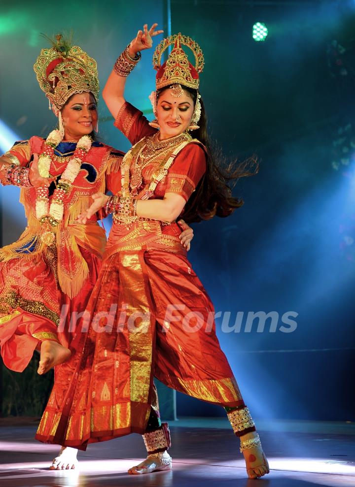 Gracy Singh's Enthralls Audience by her Dance Performance