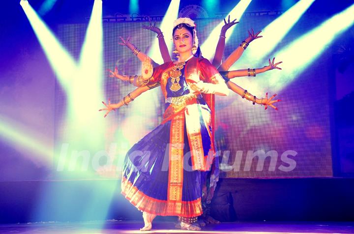 Gracy Singh's Enthralls Audience by her Dance Performance