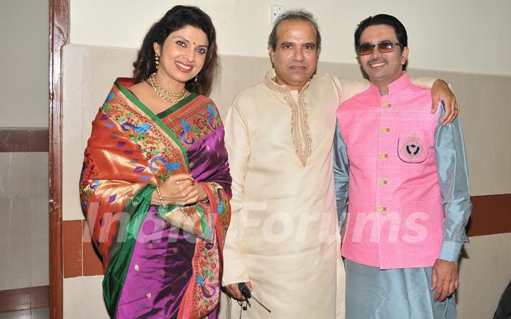 Varsha Usgaonkar and Suresh Wadkar at A Devotional Evening