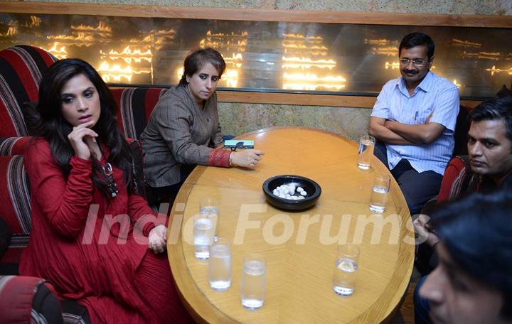 Delhi Cheif Minister Arvind Kejriwal With the Cast of Masaan for Screening