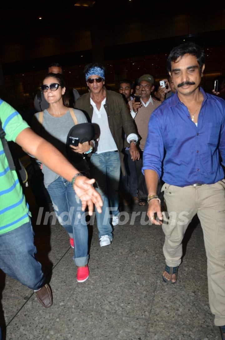 Shahrukh Khan and Kajol Snapped at Airport