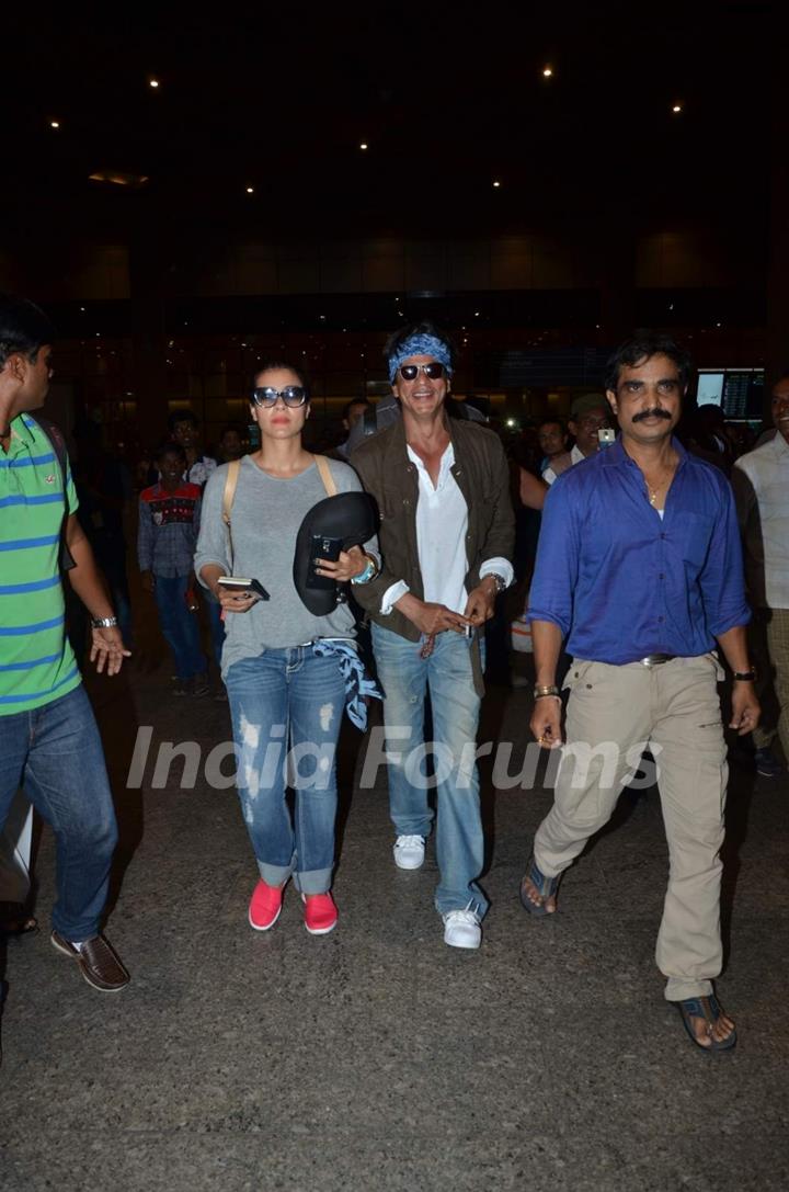 Shah Rukh Khan and Kajol  Snapped at Airport