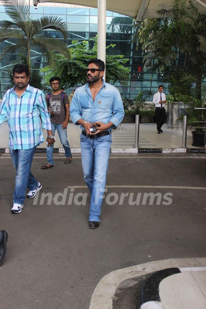 Suniel Shetty Snapped at Airport