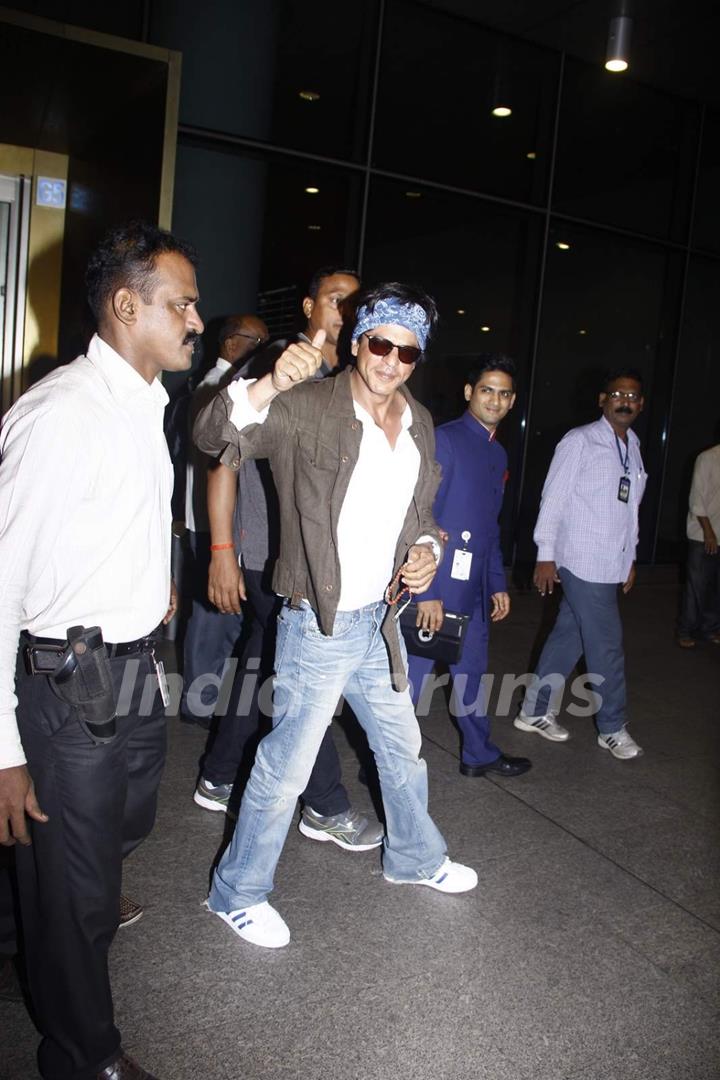 Shah Rukh Khan Snapped at Airport