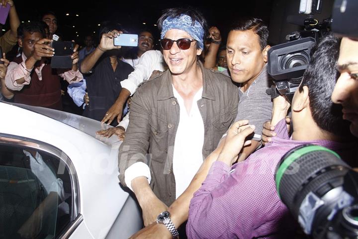 Shah Rukh Khan Snapped at Airport