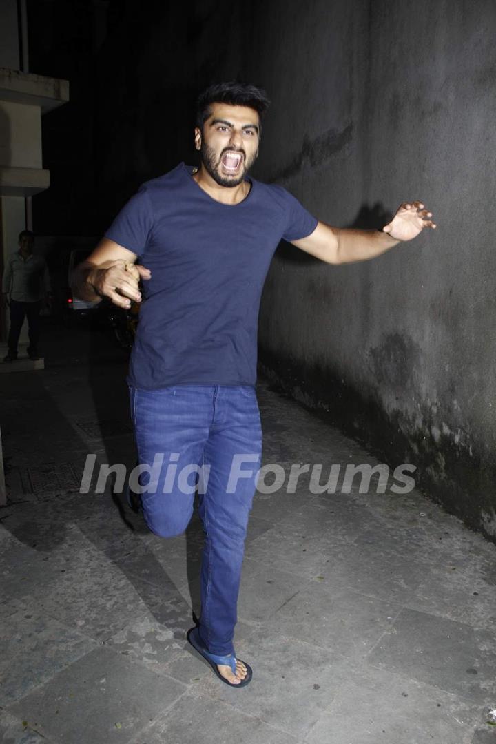 Arjun Kapoor Snapped Showing His Tevar!