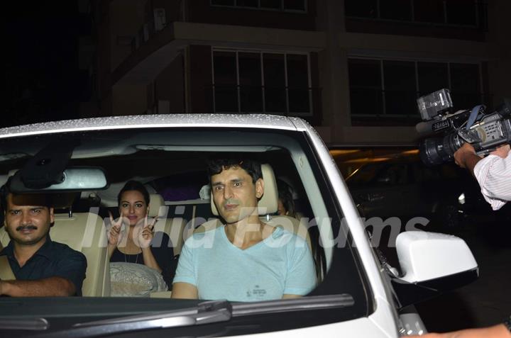 Sonakshi Sinha and Niketan Mahdok at Arpita Khan's Birthday Bash