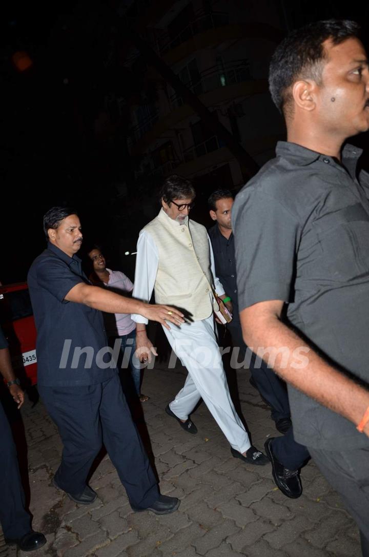 Big B Snapped at Vidhu Vinod Chopra's Residence