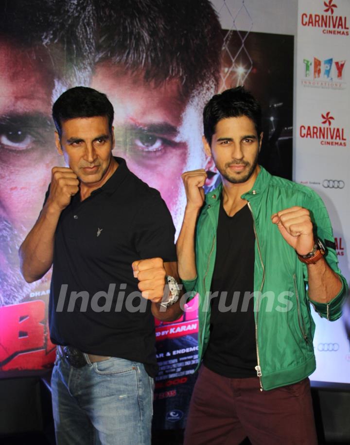 Akshay Kumar and Sidharth Malhotra Promotes Brothers at Carnival Cinemas,Indore
