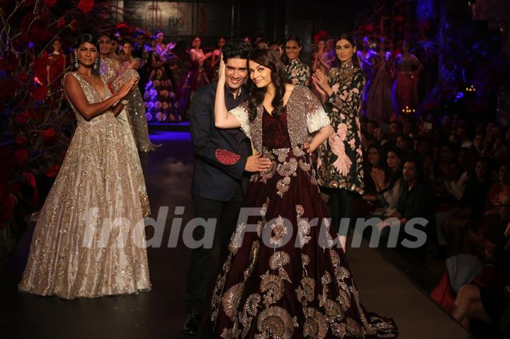 Aishwarya Rai Bachchan with Manish Malhotra at India Couture Week - Day 3 & 4