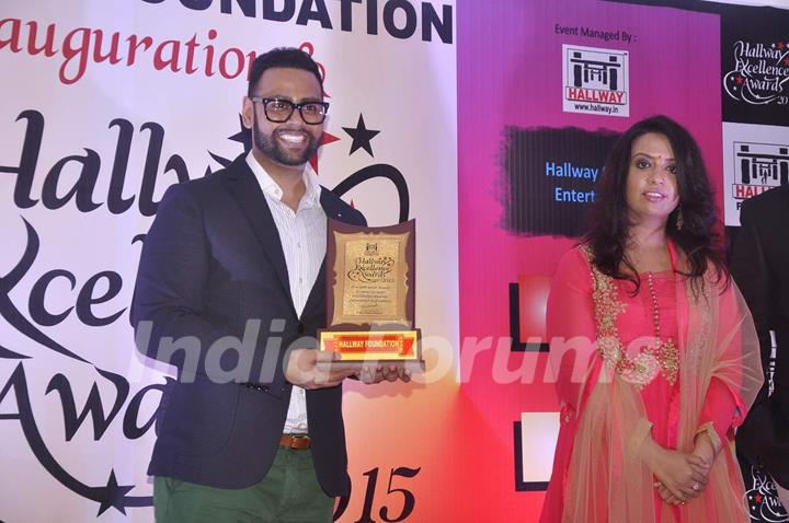 VJ Andy and Amruta Fadnavis at Hallway Excellence Awards