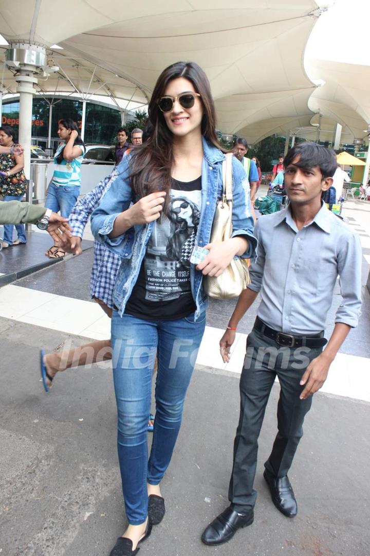 Kriti Sanon snapped at Airport