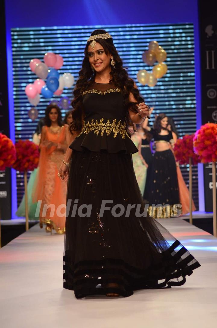 Hrishita Bhatt at IIJW 2015