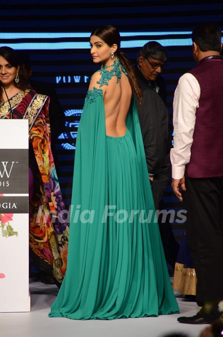 Sonam Stuns Everyone With Her Backless Gown at IIJW 2015