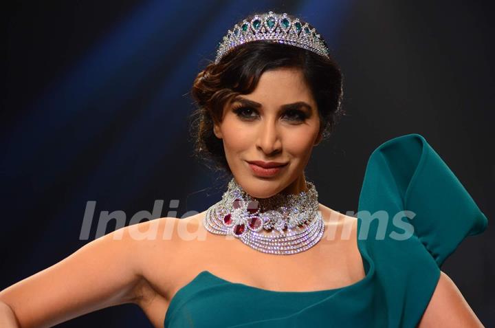 Sophie Choudry walks the ramp at IIJW Day 3