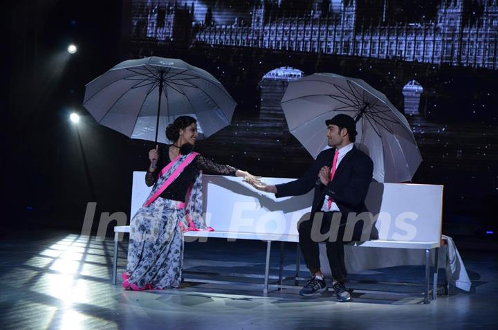 Vivian Dsena performing on Jhalak Dikhla Jaa 8