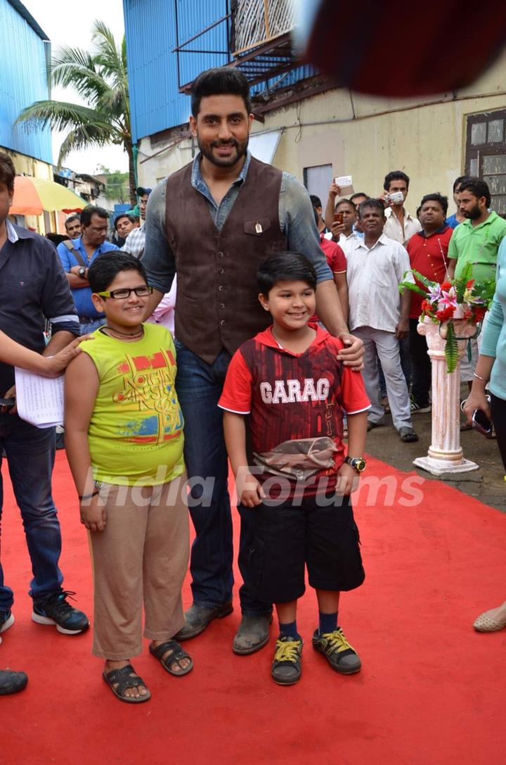 Abhishek Bachchan Promotes All Is Well on Badi Door Se Aaye Hain