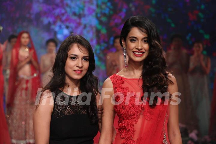 Sarah Jane Dias Looks Beutiful in Red at  at BMW India Bridal Fashion Week