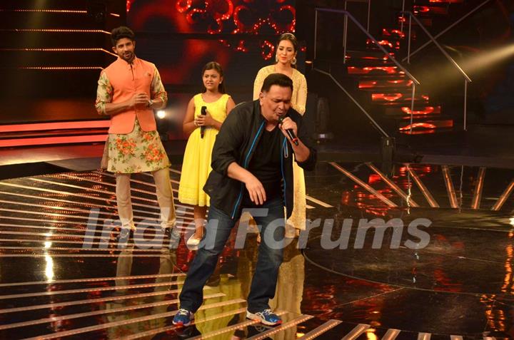 Rishi Kapoor Promotes All is Well on Indian Idol Junior