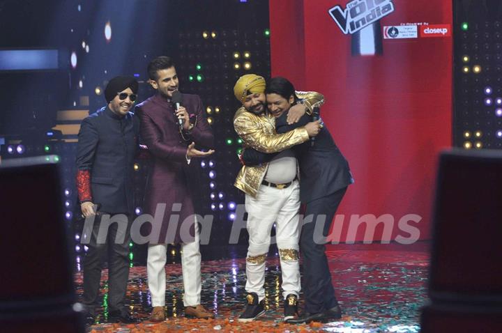 Shaan Greets Daler Mehndi on The Voice India