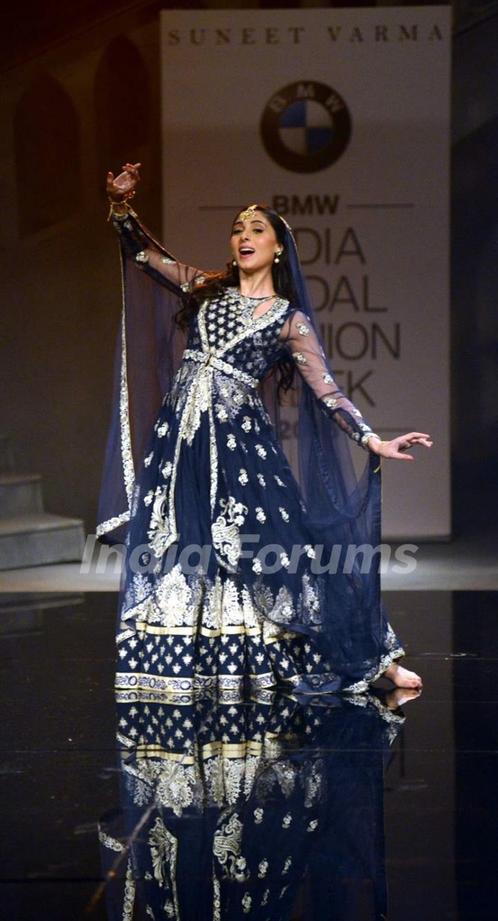 Pernia Qureshi Walks for Suneet Verma at BMW India Bridal Fashion Week