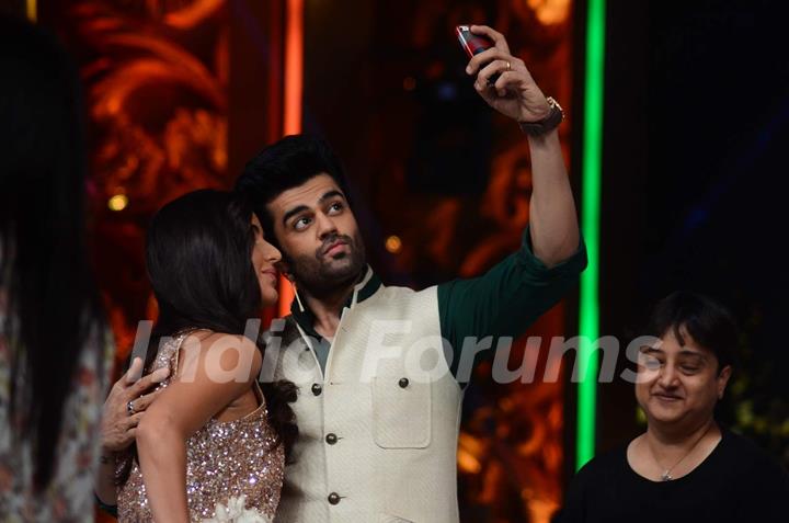 Manish Paul clicks a selfie with Katrina Kaif during the Promotions of Phantom on Jhalak Dikhla Jaa