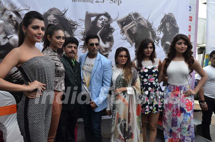 Madhur Bhandarkar and Calendar Girls at Shiva's Salon Launch