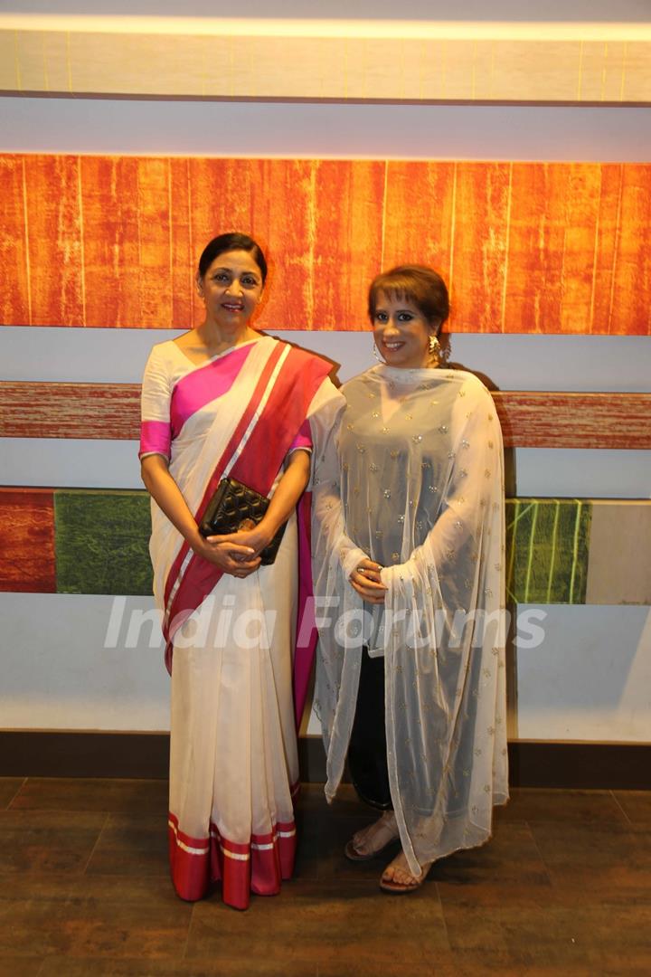 Deepti Naval and Guneet Monga at Globe Silicon Valley Award Function