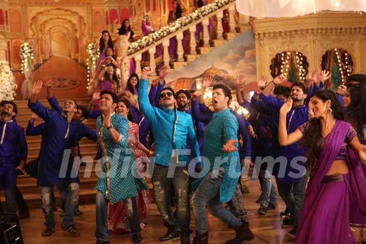 Stills from Kis Kisko Pyaar Karoon