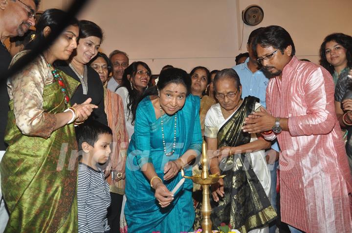 Singer Asha Bhosle Inaugurated Paramesh Paul's Glory of the Ganges