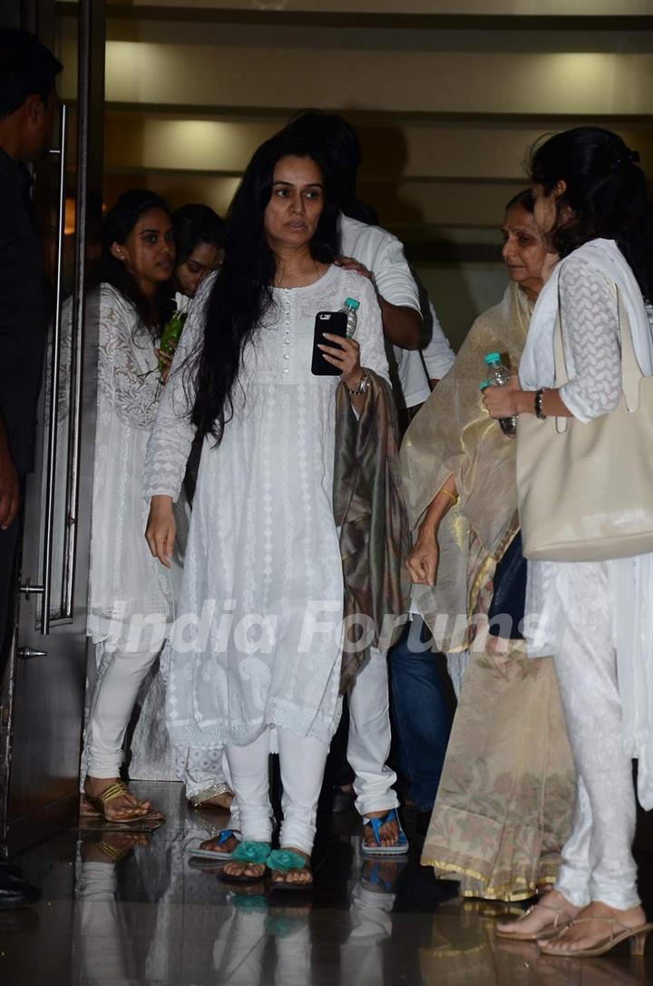 Padmini Kolhapure at Prayer Meet of Shraddha Kapoor's Grandfather