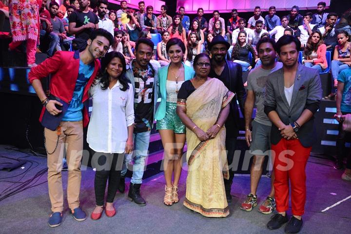 Contestants of Dance Plus Click a Picture with Remo Dsouza's Mother