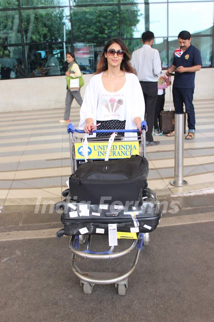 Ileana Dcruz Snapped at Airport