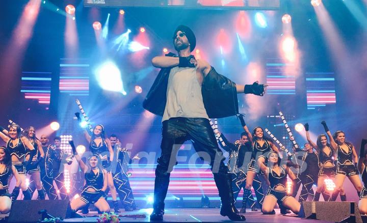 Akshay Kumar Performs at a Show in America