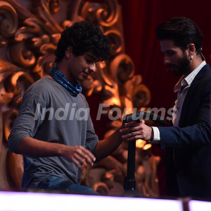 Shahid Kapoor's Brother Ishaan at Jhalak Dikhla Jaa 8